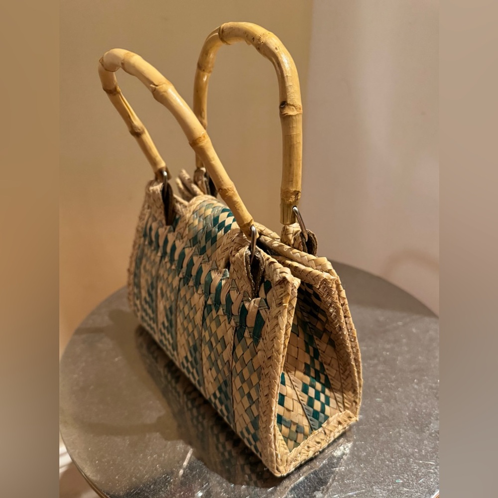 ❤️ NWT Woven Tan and Green Handbag - Picture 3 of 15